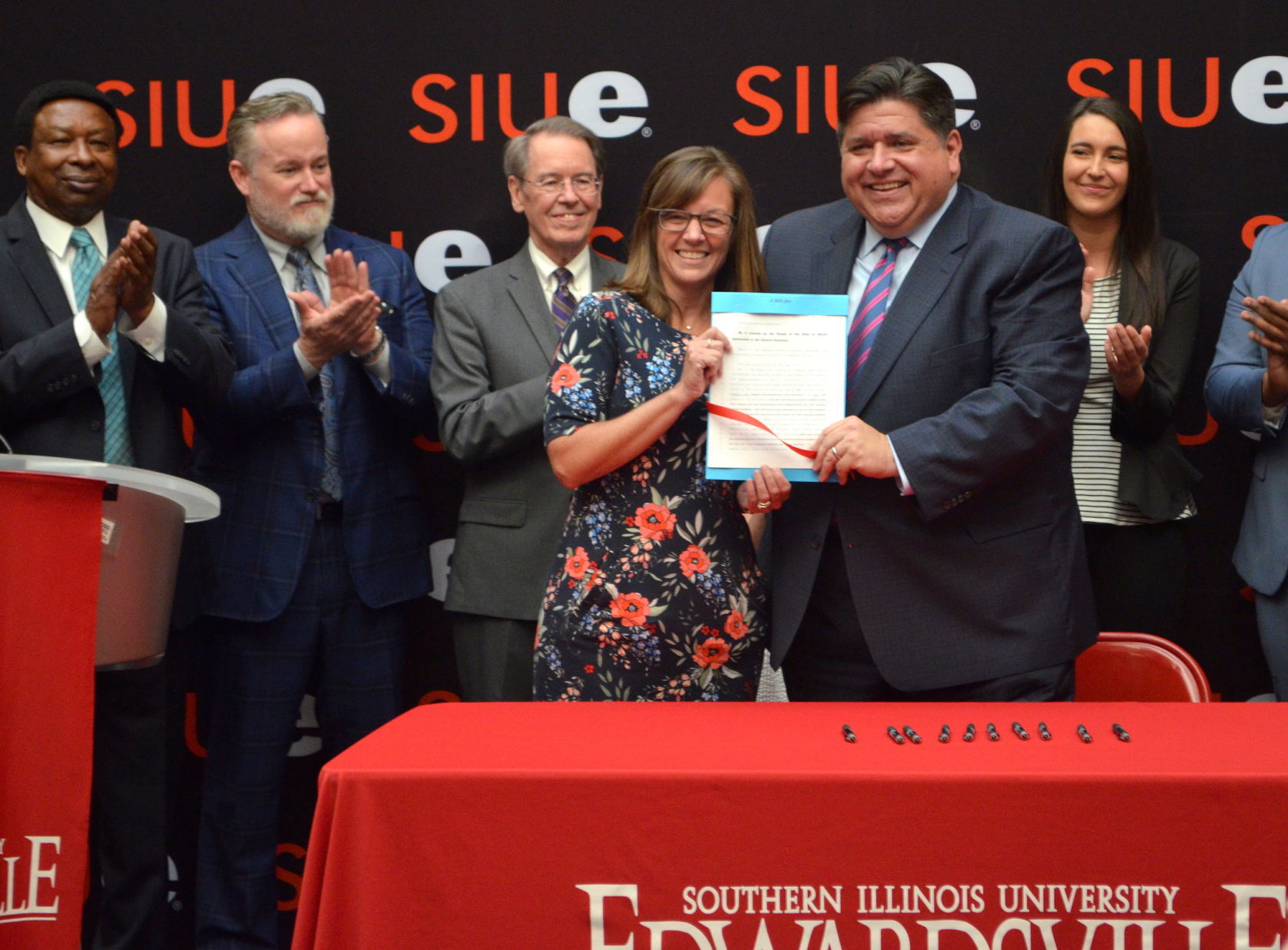 Both SIU student trustees get vote
